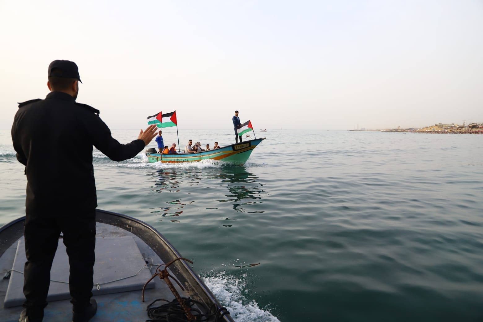 أجواء اصطياف المواطنين بغزة على شاطئ البحر وعمل أجهزة الداخلية في توفير الأجواء الملائمة