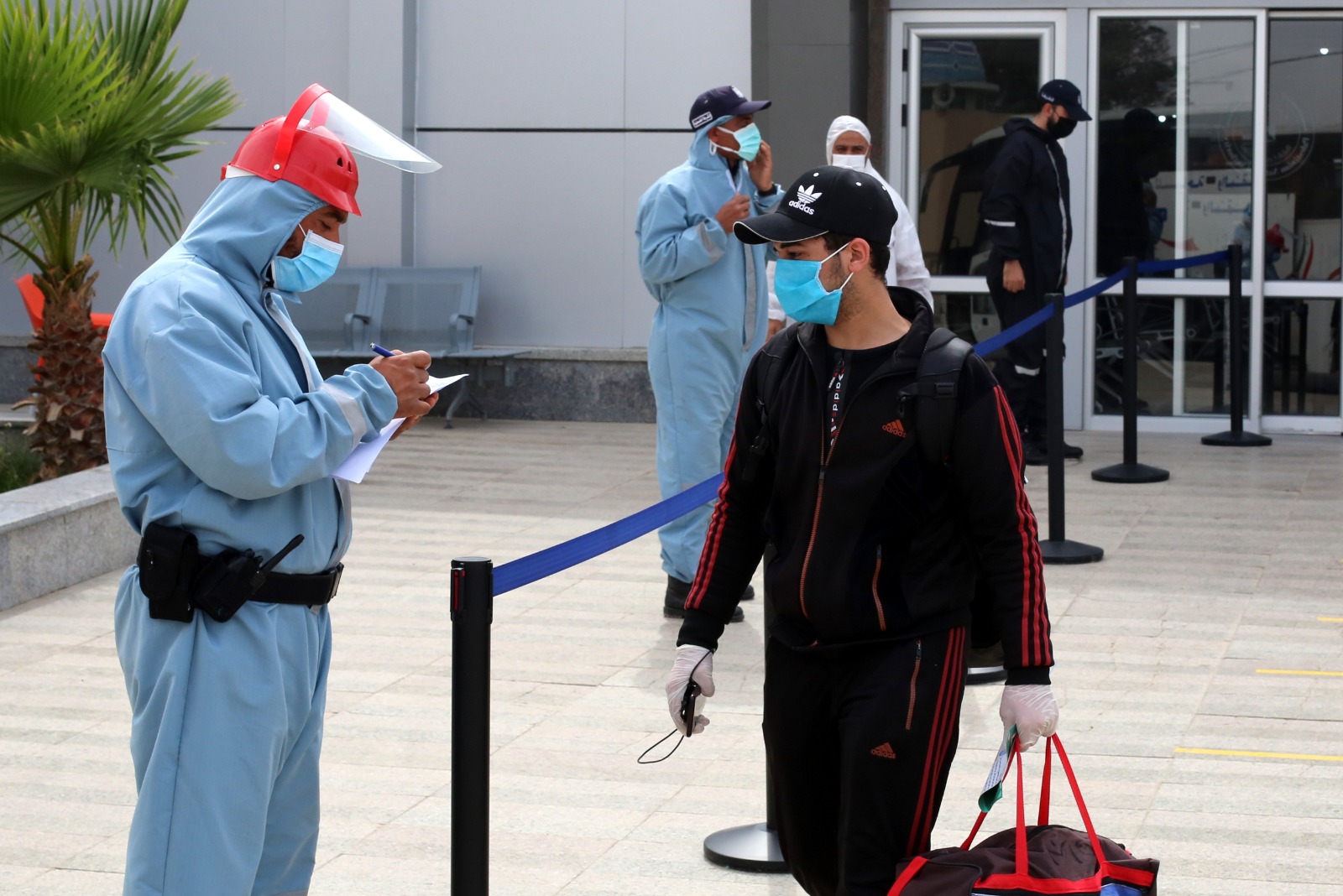 تسهيل وصول الفوج الثالث من العائدين عبر معبر رفح