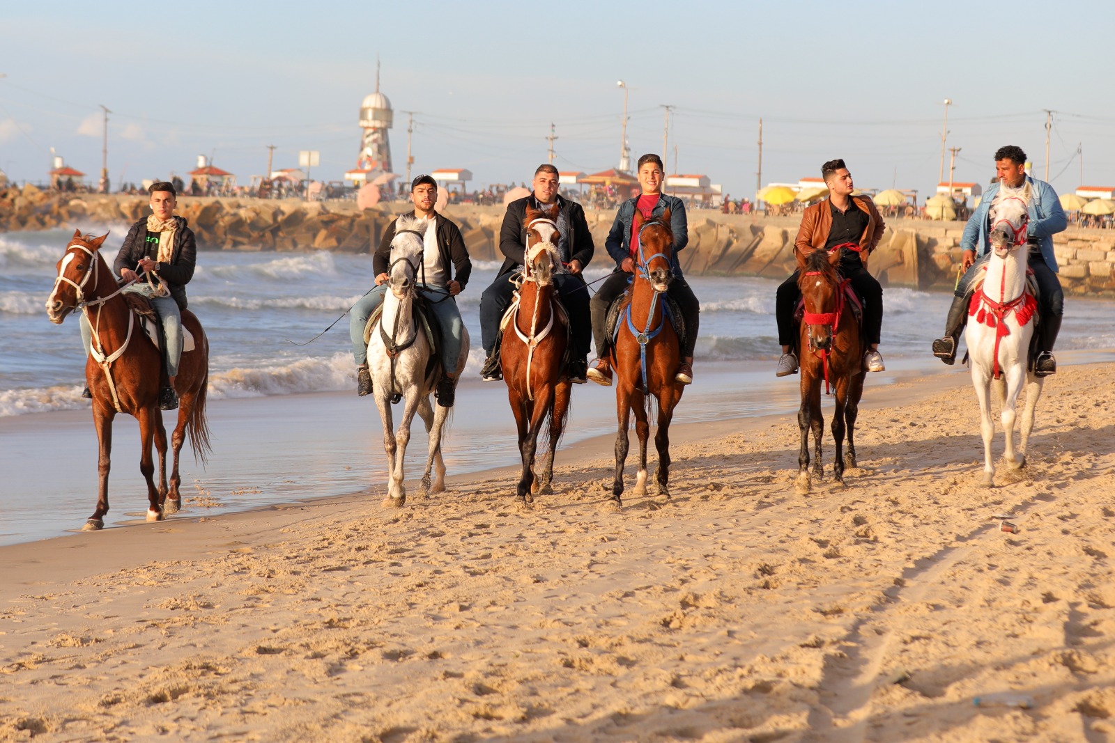 قضاء المواطنين في غزة إجازة منتصف العام الدراسي مساء الجمعة 13 يناير
