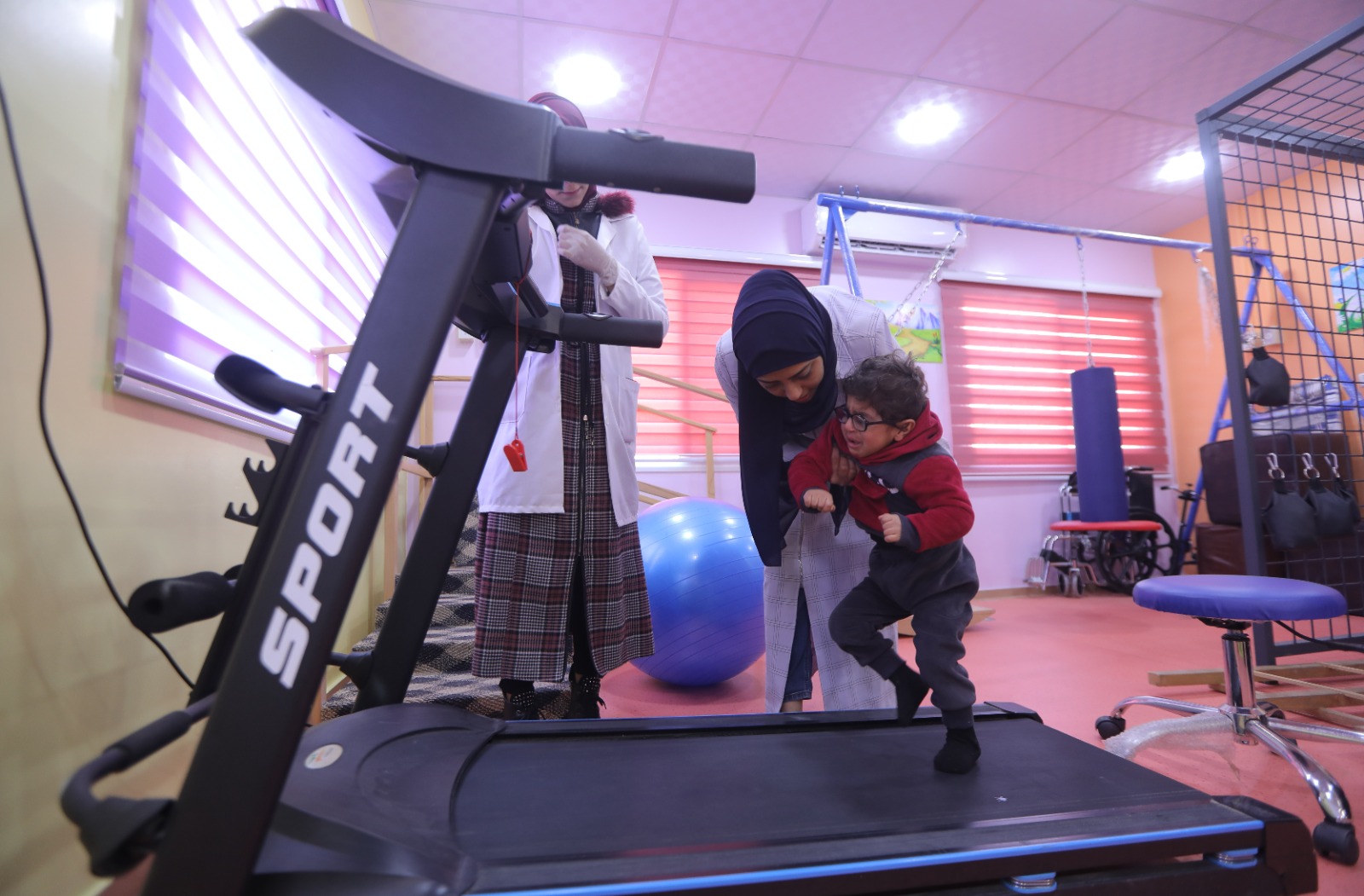 "العلاج الطبيعي" بمستشفى كمال عدوان .. خدمة نوعية ورعاية مُتكاملة