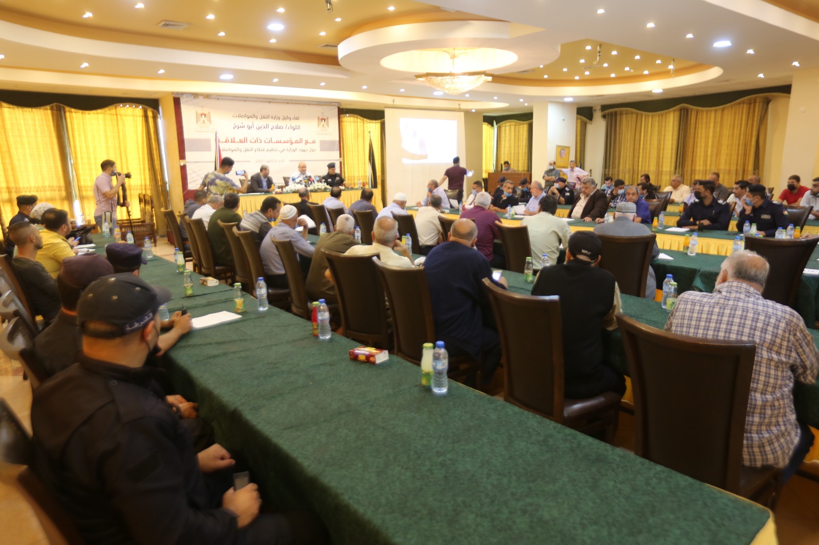 المؤتمر الصحفي لوزارة المواصلات لإعلان قرارات تخفيض رسوم رخص القيادة والمركبات