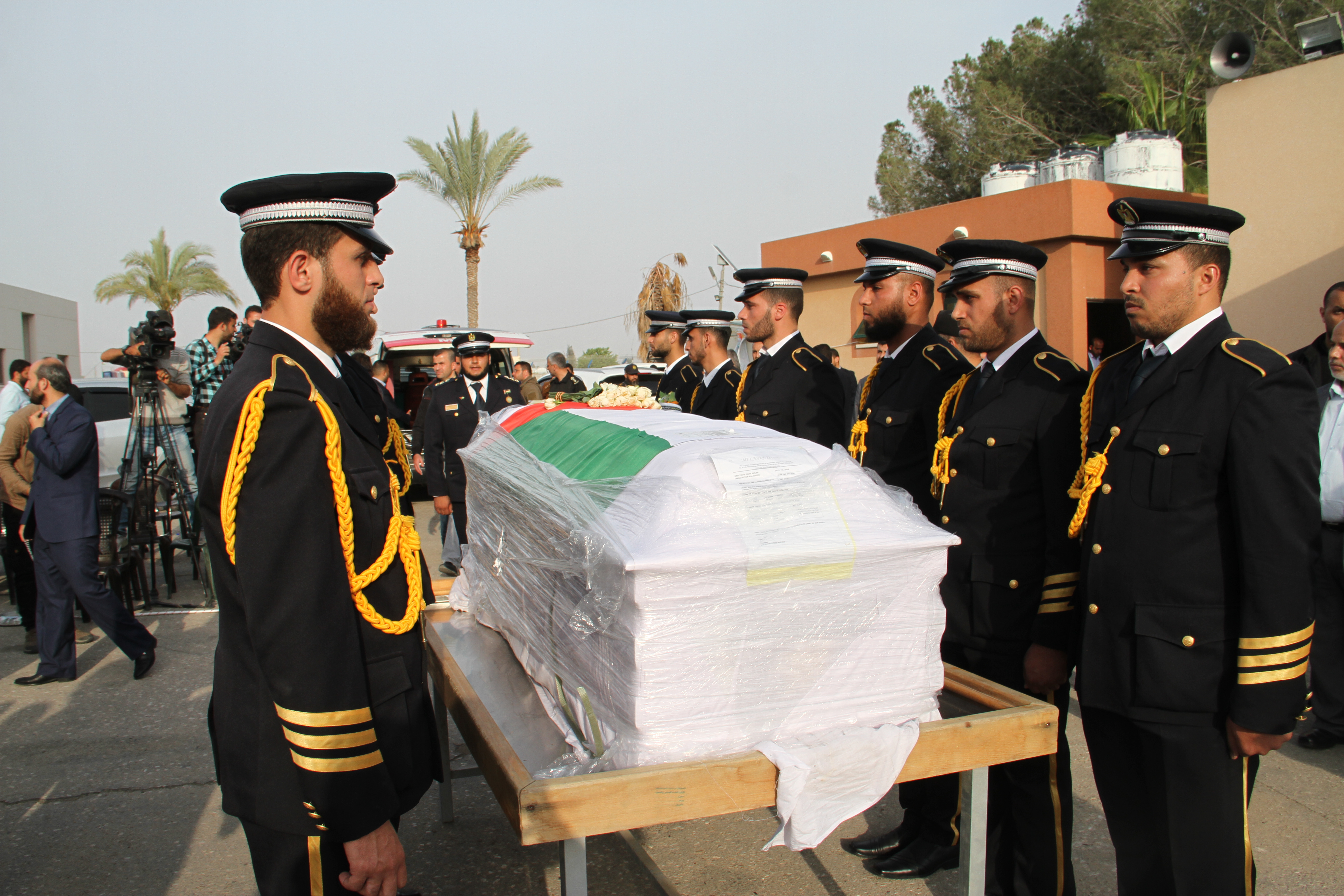 استقبال جثمان الشهيد العالم د. فادي البطش بمعبر رفح البري