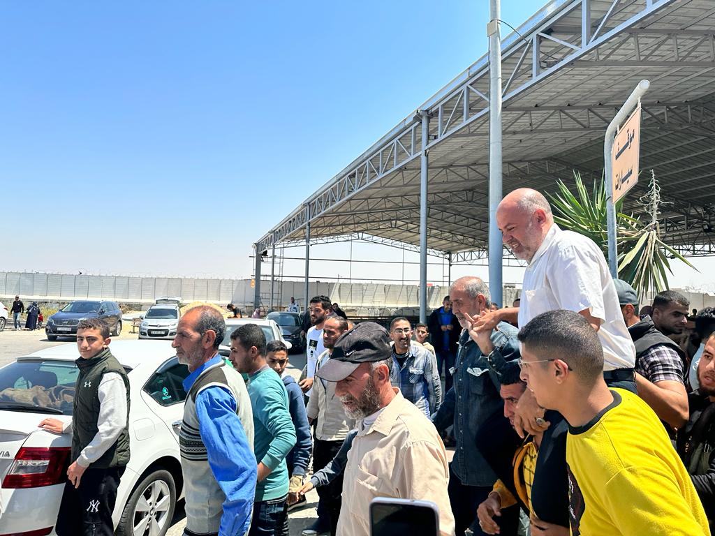 أطقم "المعابر" و" الداخلية" تسهل وصول الفوج الثاني من العائدين من السودان	