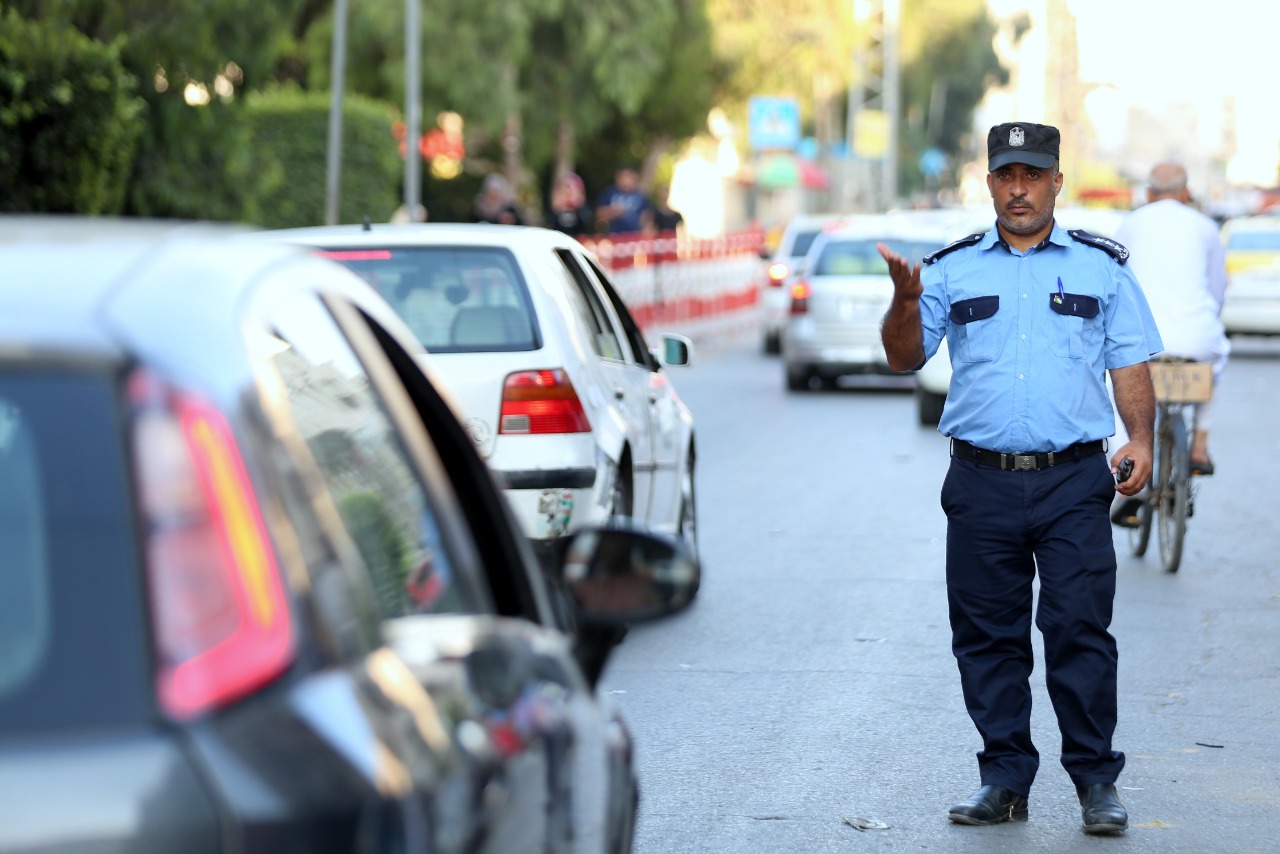 صور من انتشار الأجهزة والإدارات الشرطية لتيسير وتأمين حركة المواطنين عشية عيد الأضحى المبارك