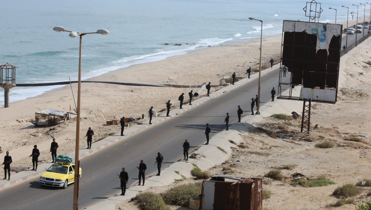 مديرية التدريب تُنظم مسيراً عسكرياً للدفعة الأولى من الدورة التأسيسية الثانية