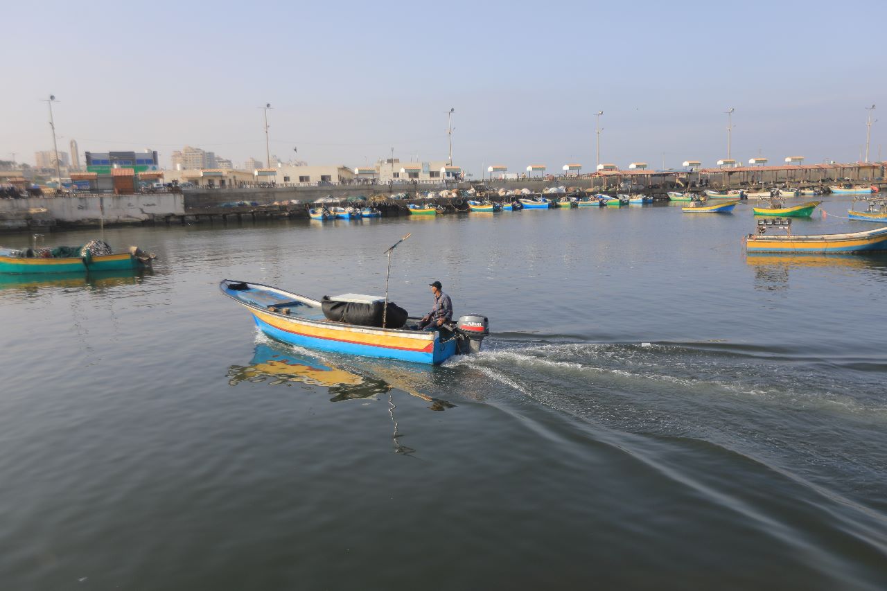 عمل الشرطة البحرية في تأمين البحر والساحل ومتابعة شؤون الصيادين 