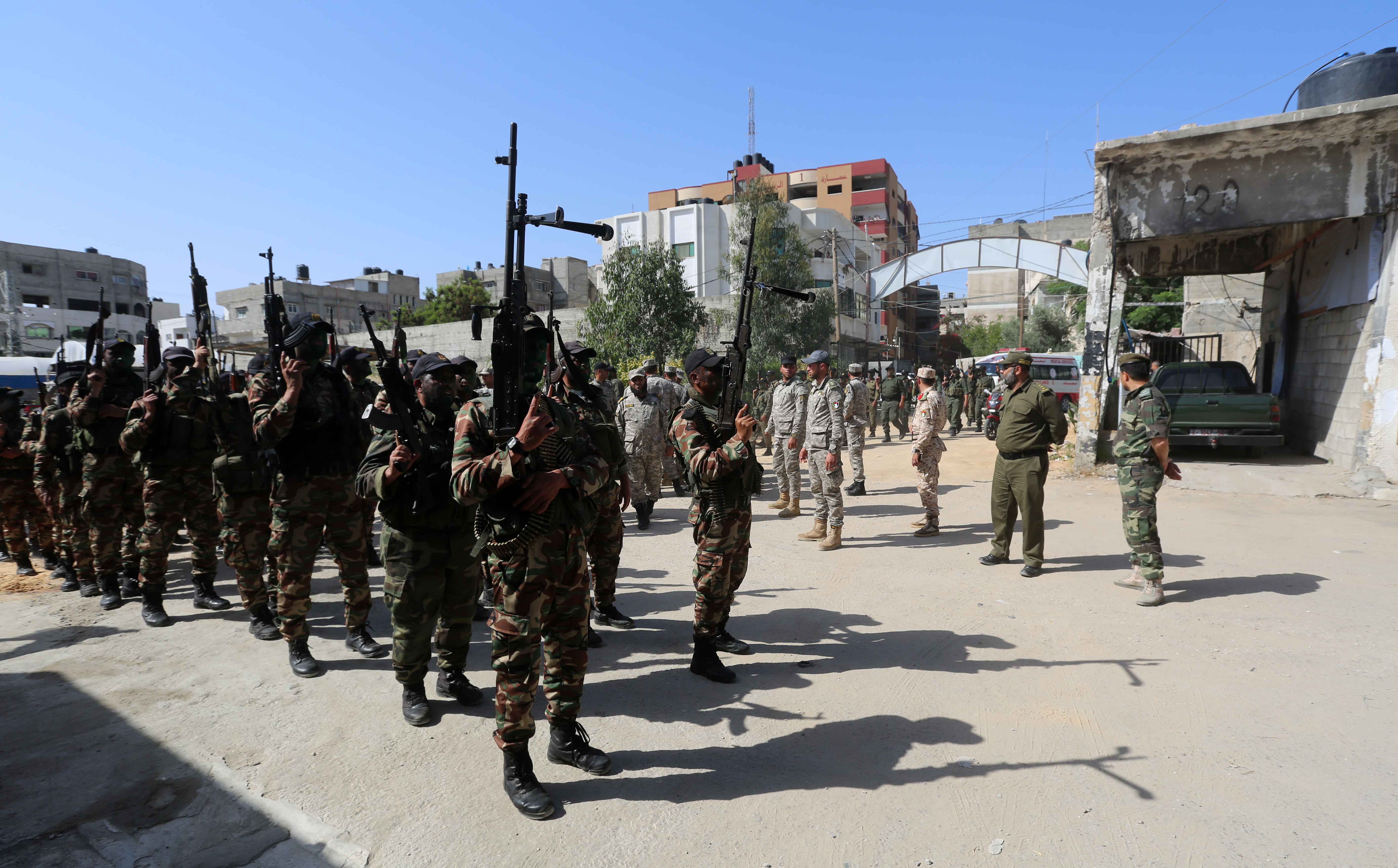 تخييم مغلق لدورتي قادة السرايا وتأهيل الضباط  بالأمن الوطني