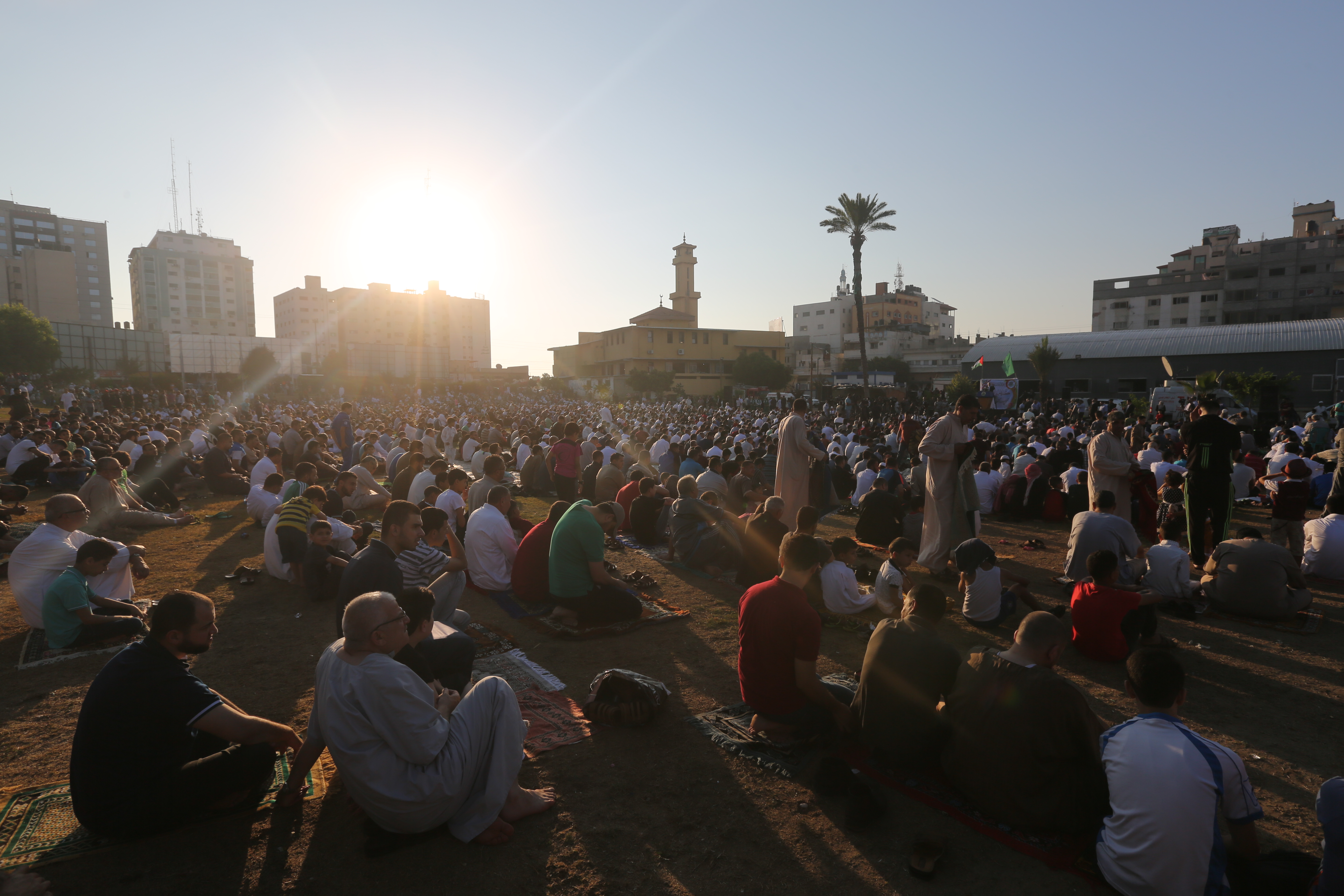 الأجهزة الأمنية تؤمن صلاة عيد الفطر السعيد