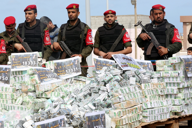 هيئة القضاء العسكري تتلف كمية كبيرة من المواد المخدرة