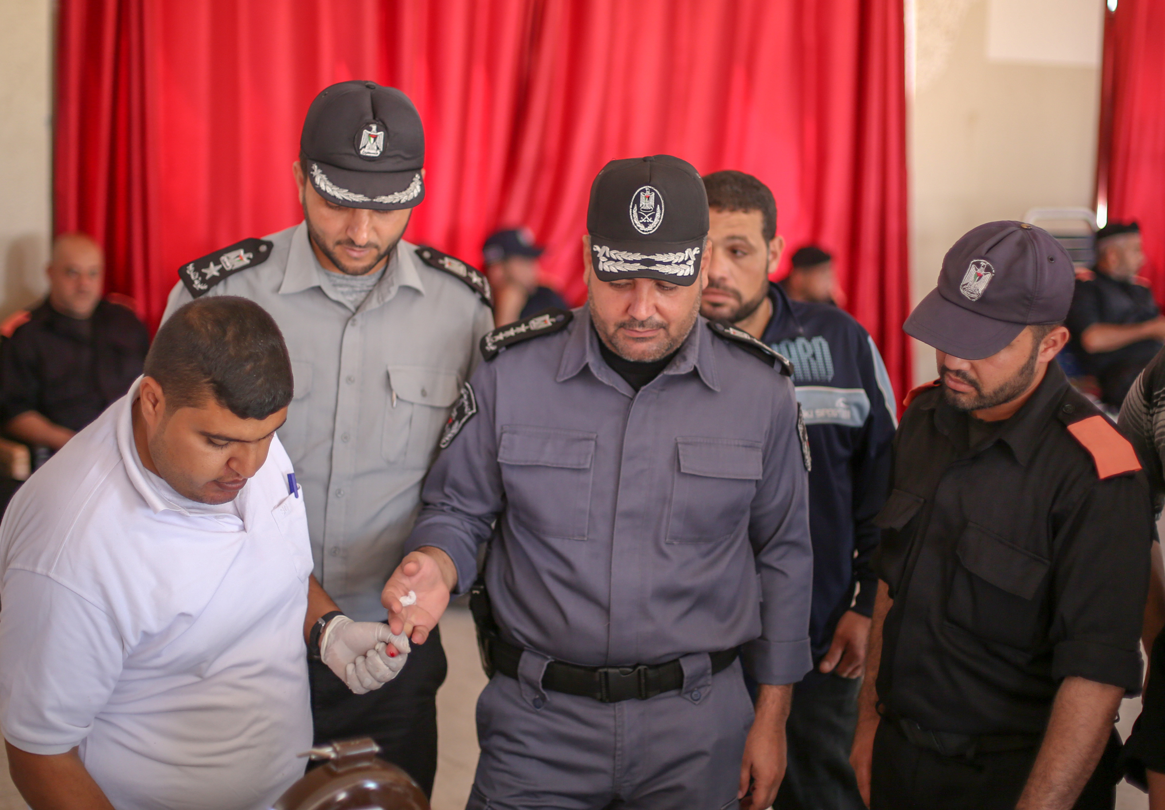 مديرية التدريب تنفذ "حملة التبرع" بالدم بالتعاون من بنك الدم المركزي