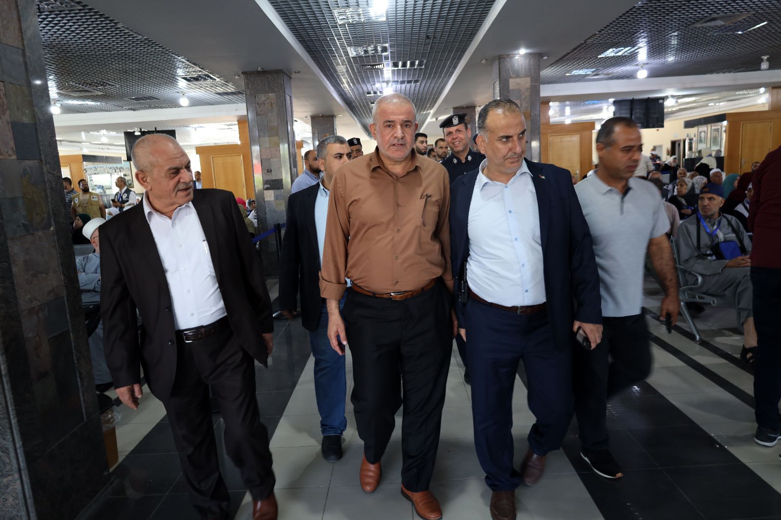 أطقم "المعابر" و"أجهزة الداخلية" تسهل مغادرة حجاج بيت الله عبر معبر رفح