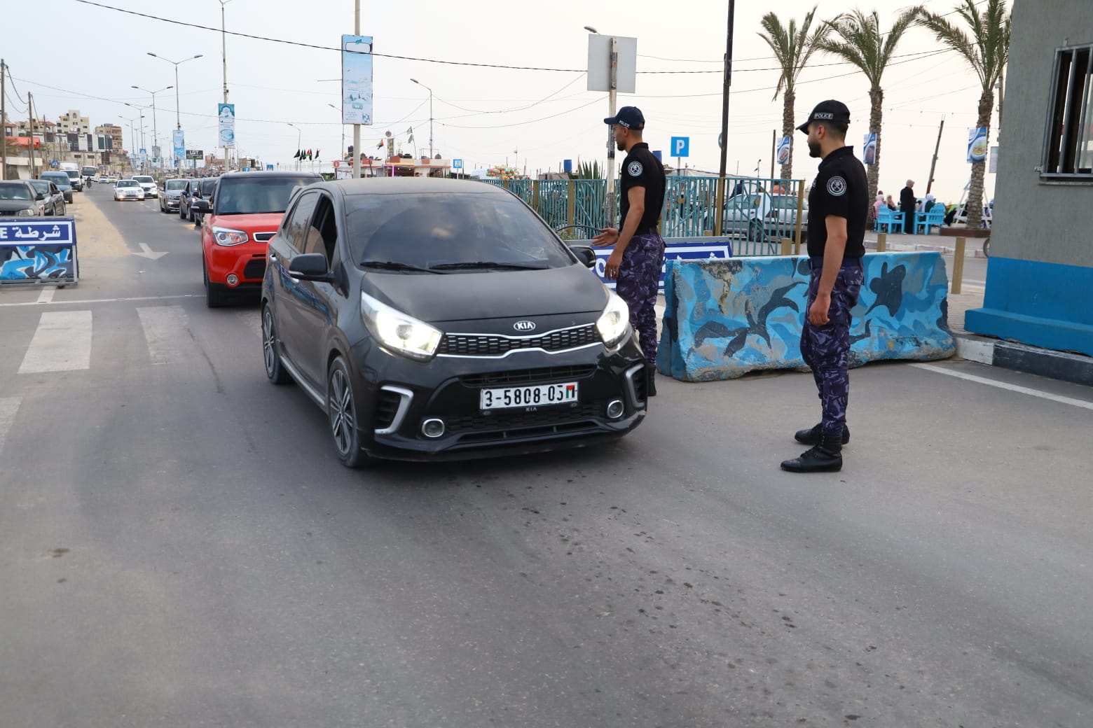 أجواء اصطياف المواطنين بغزة على شاطئ البحر وعمل أجهزة الداخلية في توفير الأجواء الملائمة