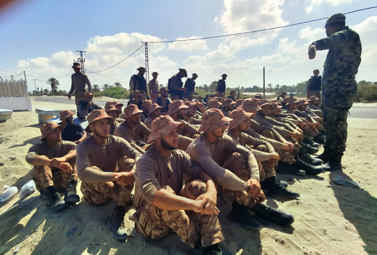 "مسير تكتيكي" لطلاب دورة الصاعقة بكلية الرباط الجامعية