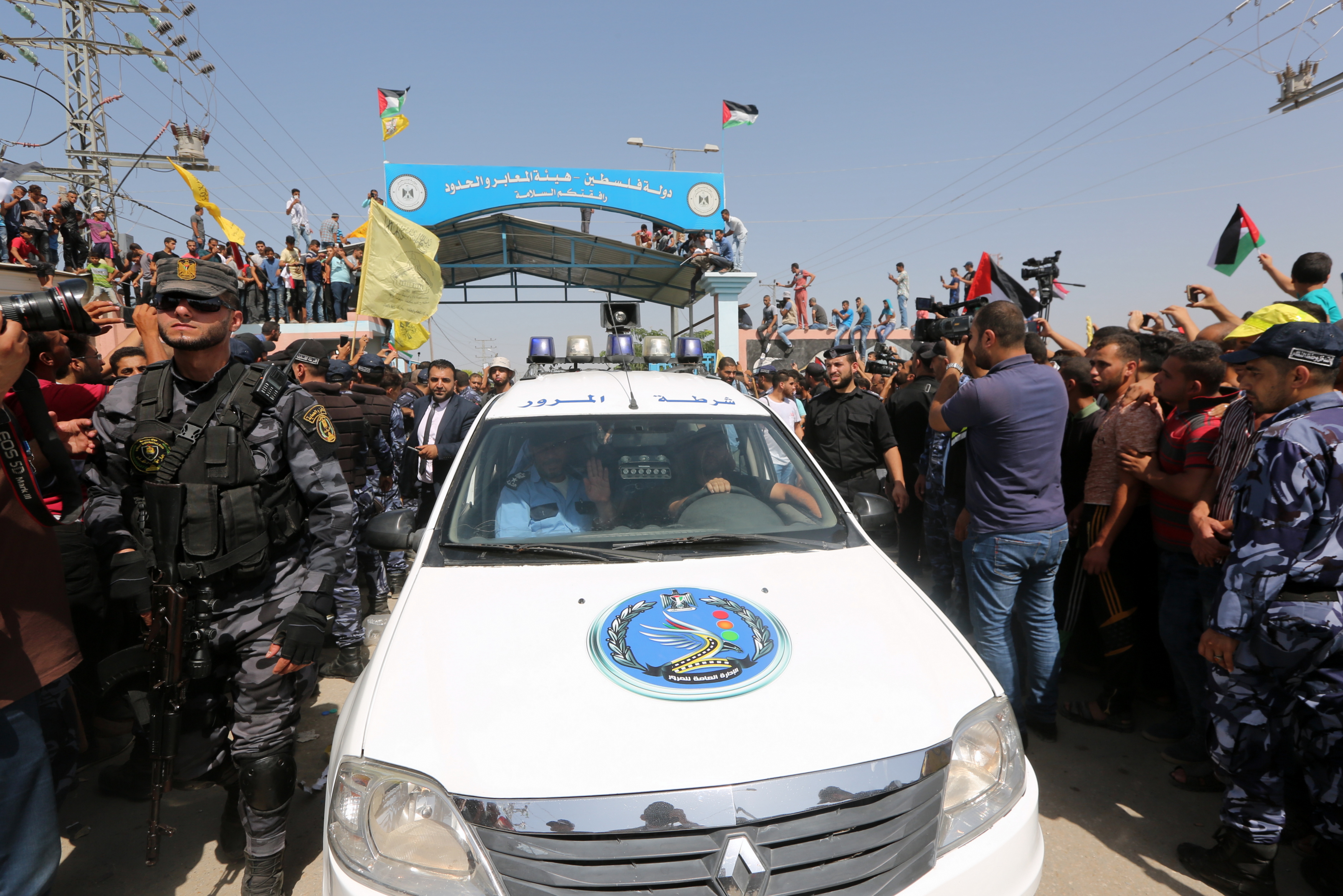 وزارة الداخلية تُؤمن وصول وفد الحكومة لغزة