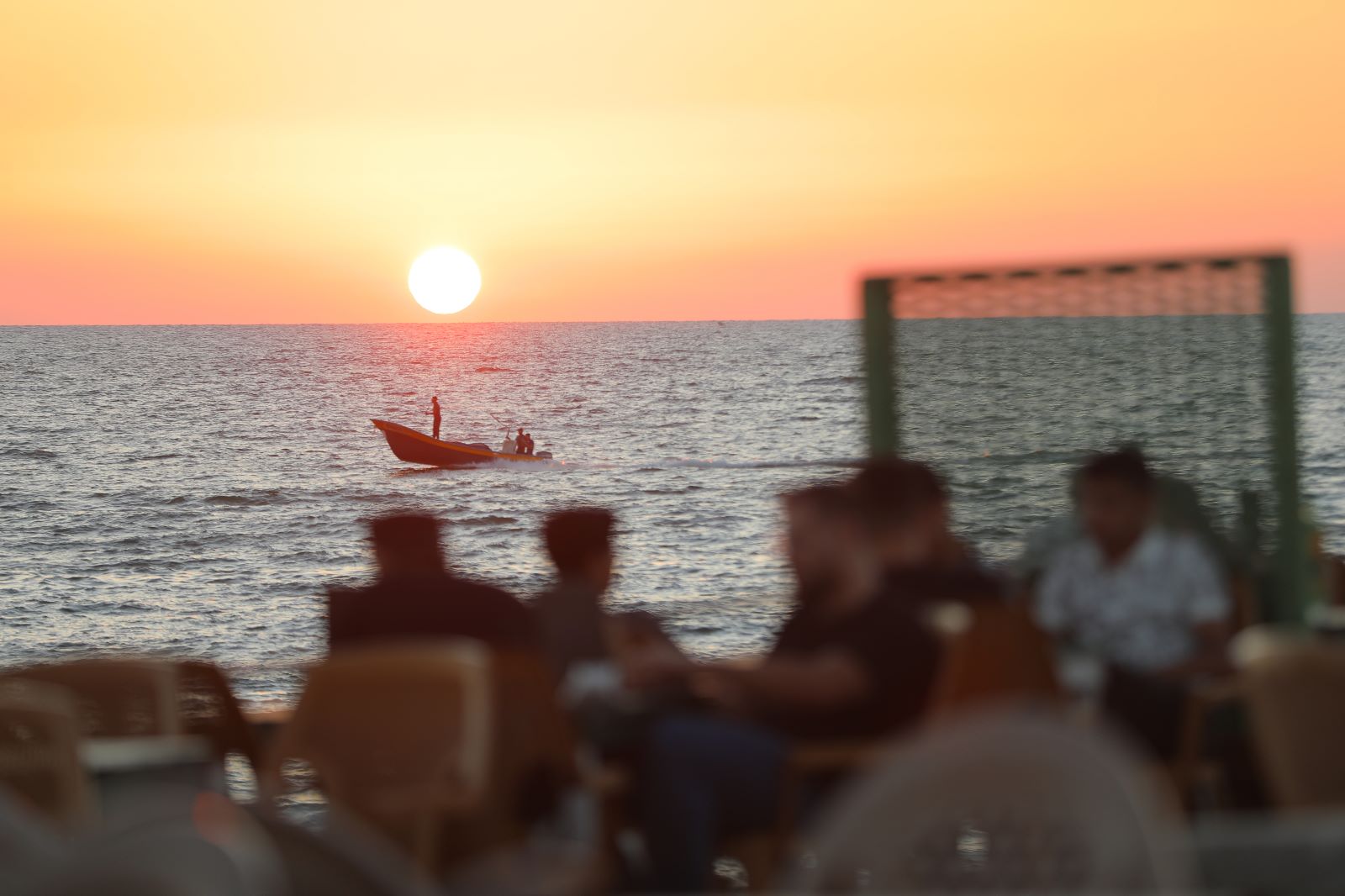 أجواء اصطياف المواطنين في غزة على شاطئ البحر والشريط الساحلي وعمل أجهزة وزارة الداخلية في تهيئة الأجواء الملائمة