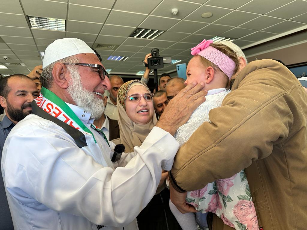 أطقم "المعابر" و" الداخلية" تسهل وصول الفوج الثاني من العائدين من السودان	