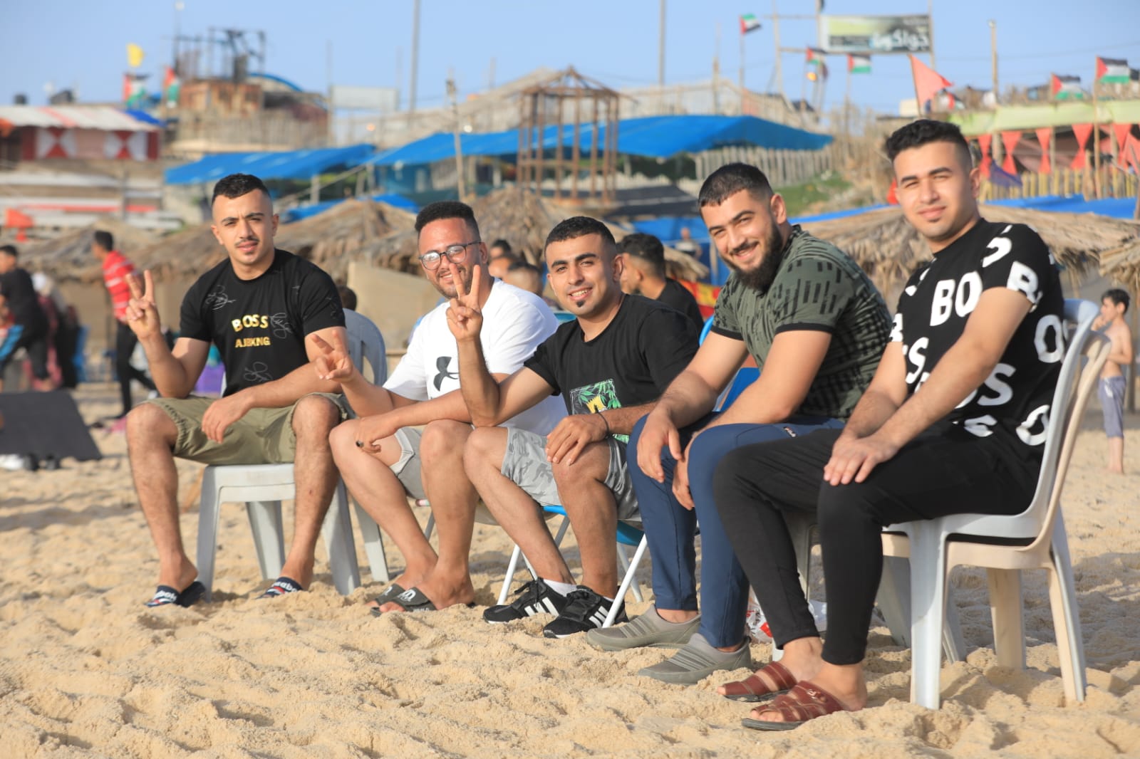 أجواء اصطياف المواطنين على شاطئ البحر وسط قطاع غزة