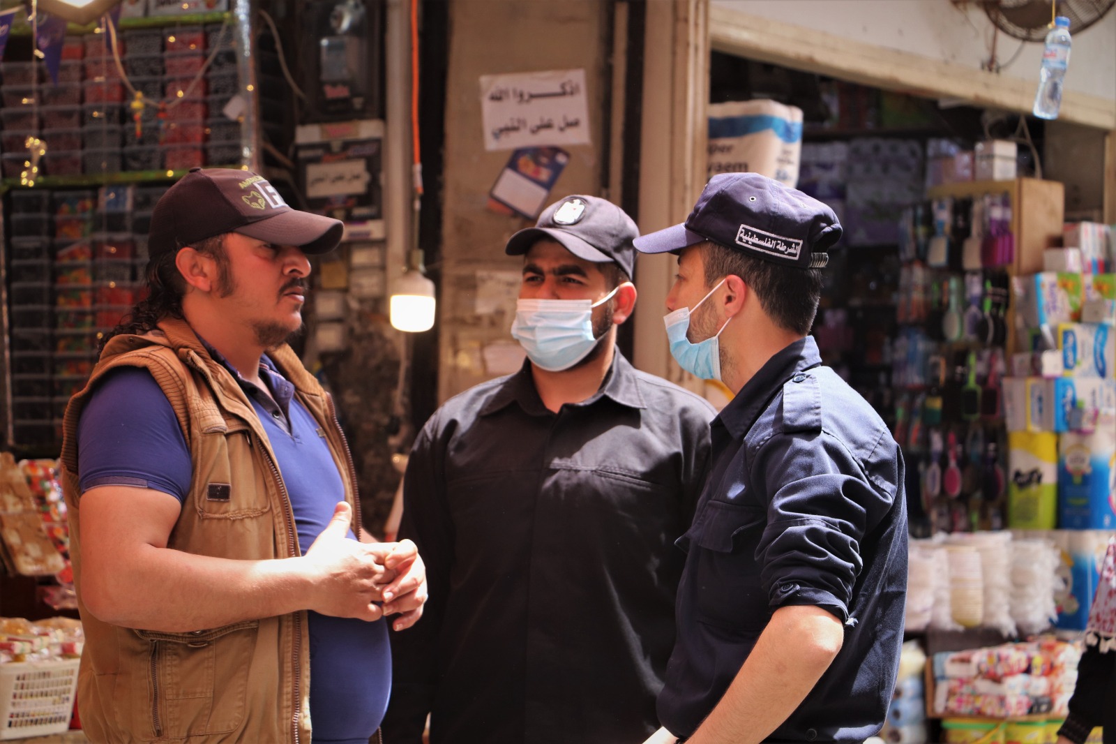 "شرطة البلديات" تُكثف جهودها لتنظيم الأسواق في رمضان