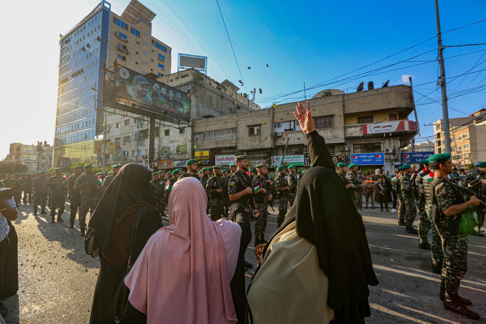 "الداخلية" تُنظم مسيراً عسكرياً تكريماً لشهداء الأجهزة الأمنية بالضفة