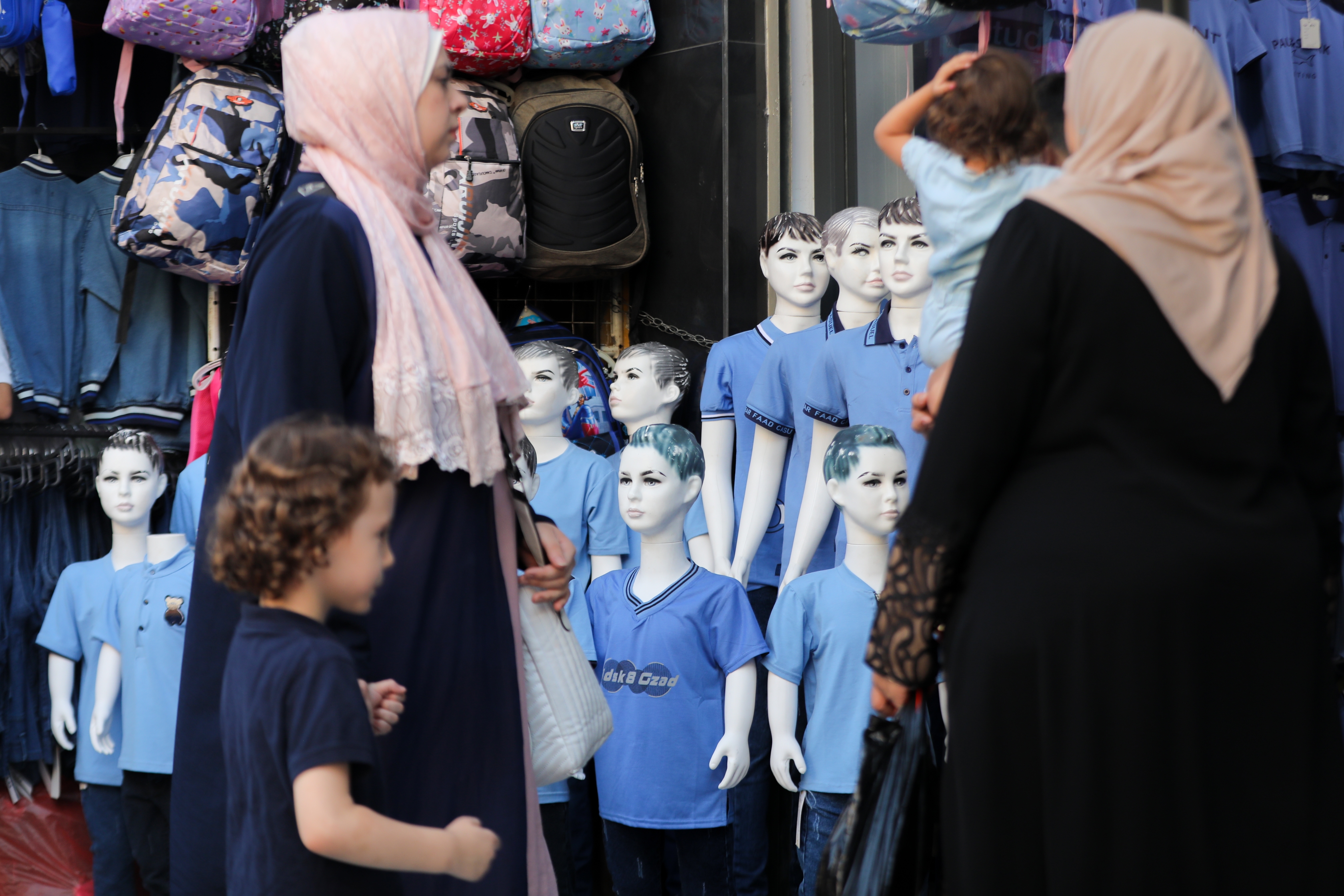 استعدادات المواطنين في غزة لاستقبال العام الدراسي الجديد 