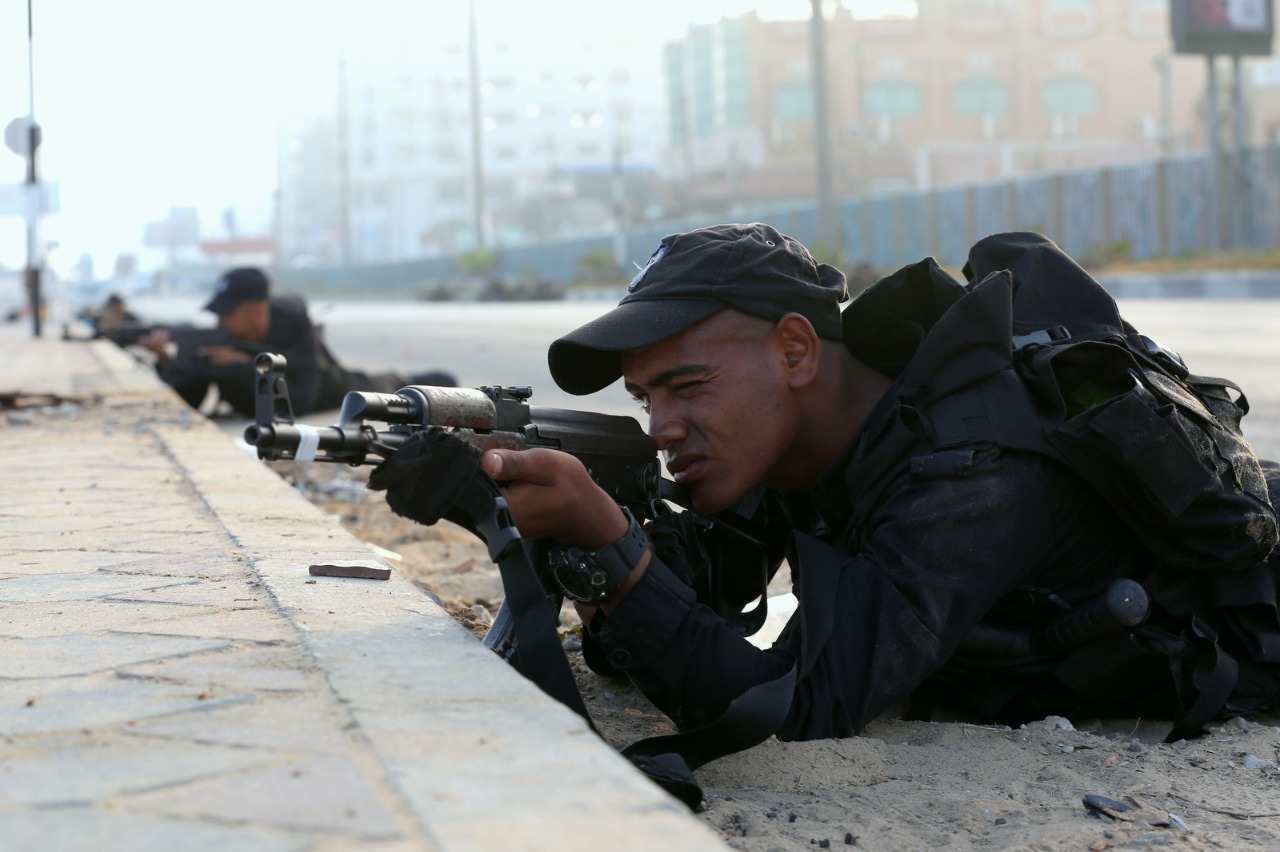 مديرية التدريب تُنظم مسيراً عسكرياً للدفعة الأولى من الدورة التأسيسية الثانية