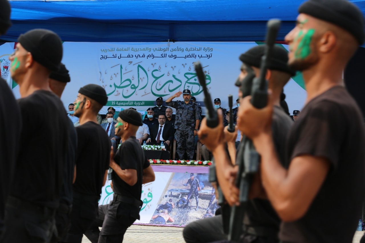 "مديرية التدريب" تُخرج دورتَي صف الضباط 27 والتأسيسية 35