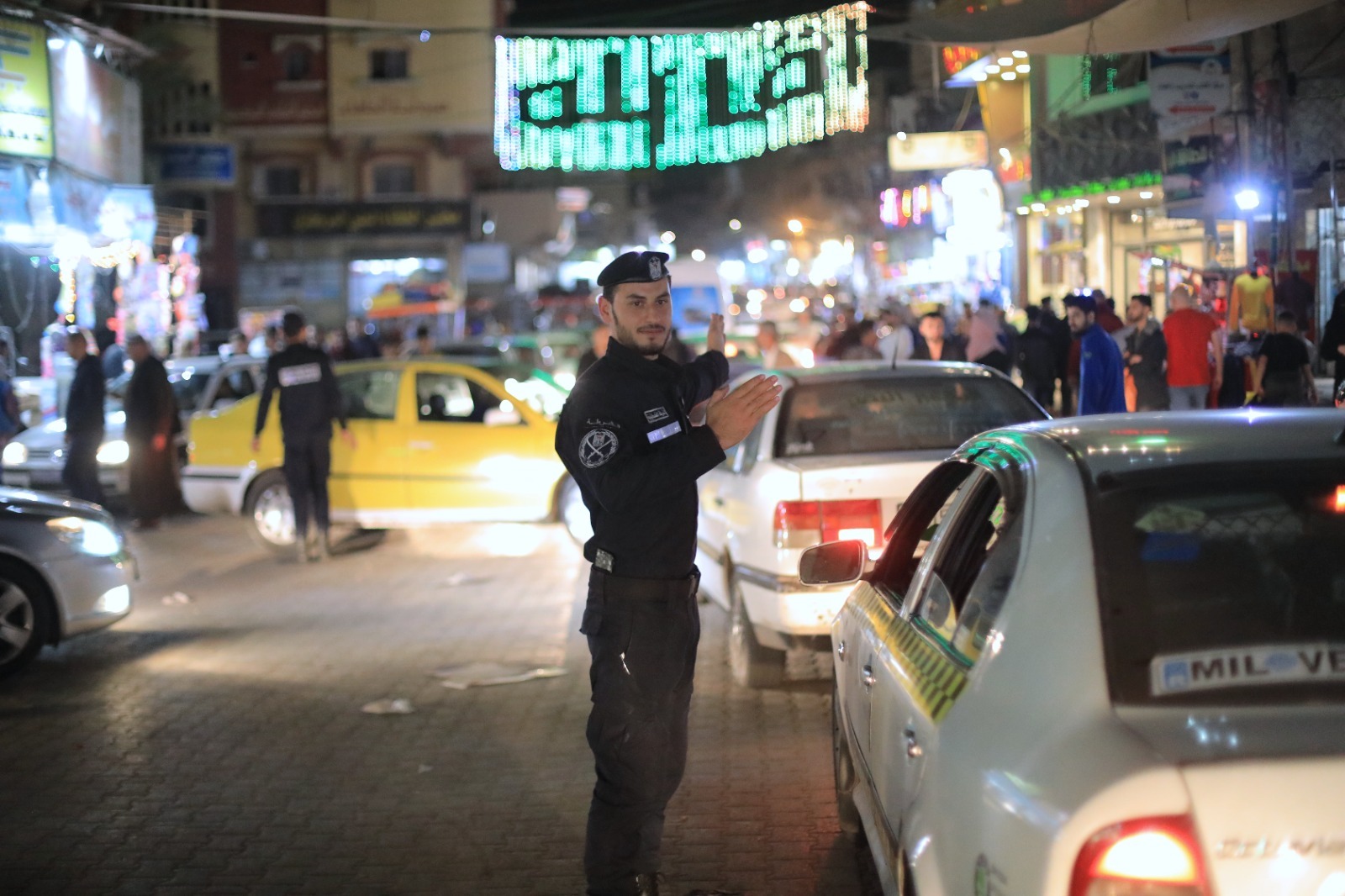 أجواء غزة عشية عيد الفطر السعيد وانتشار أجهزة الداخلية لتسهيل حركة المواطنين وتهيئة الأجواء الملائمة