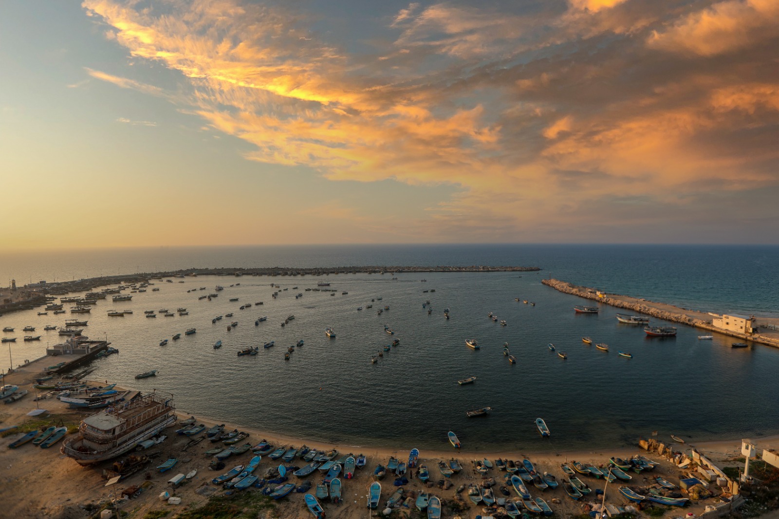 مواطنون يقضـون الإجازة الأسبوعية في الأماكن الترفيهية وحضور مباريات كأس العالم