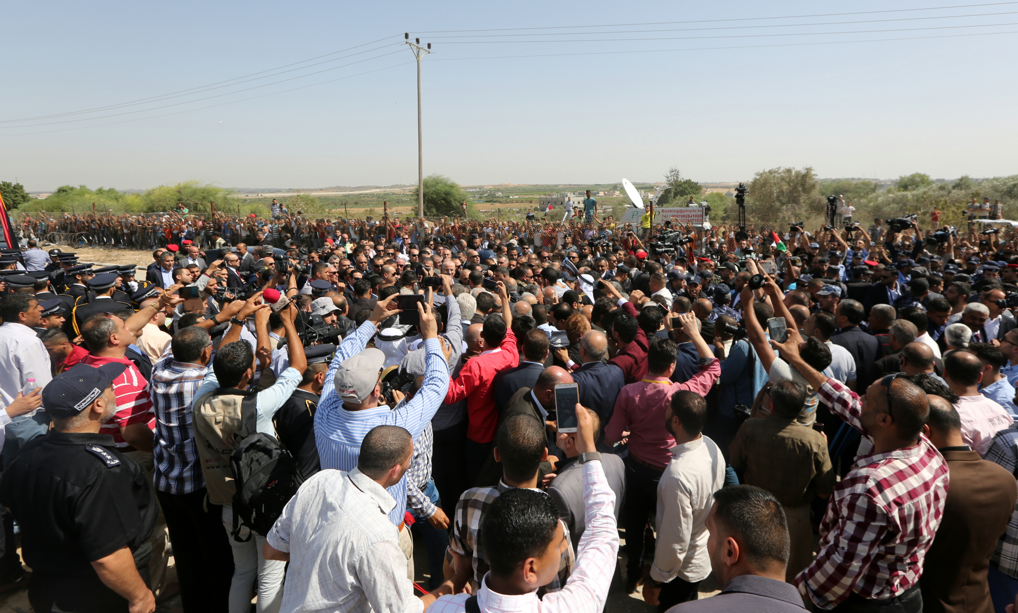 وزارة الداخلية تُؤمن وصول وفد الحكومة لغزة