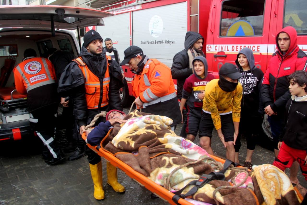 جهود أطقم الدفاع المدني خلال المنخفض الجوي 