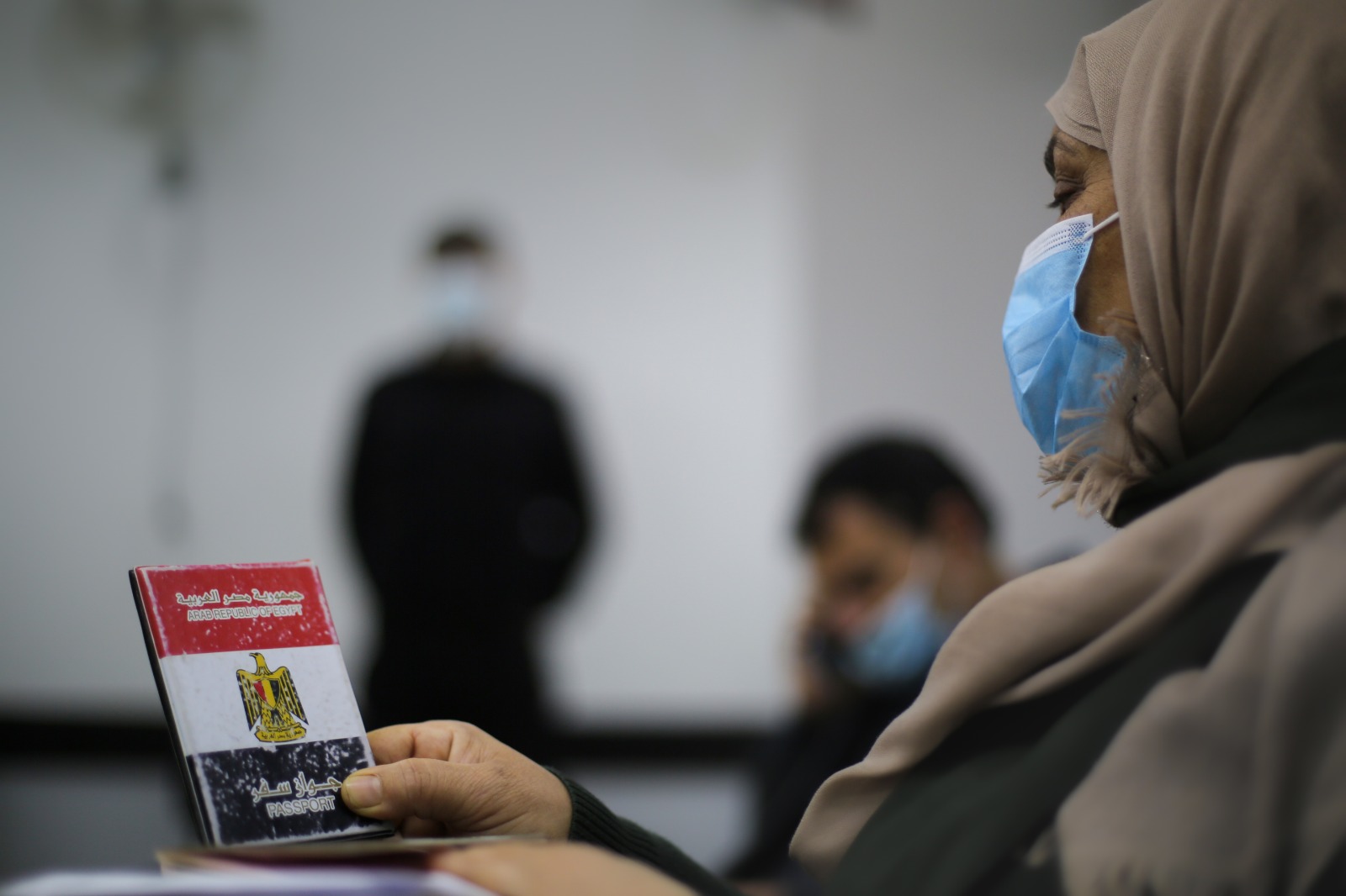 عمل أطقم مكتب التسجيل للسفر بالهيئة العامة للمعابر والحدود،