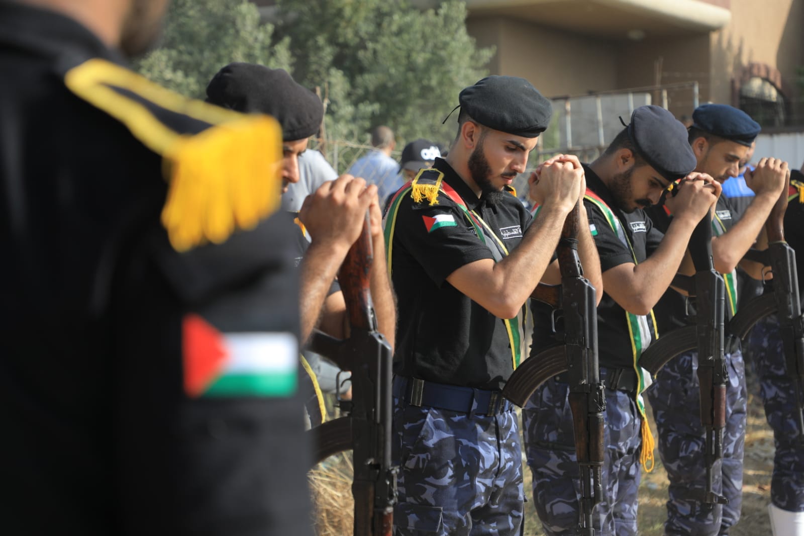 تشييع جثمان شهيد الواجب "مصلح" بموكب عسكري بمشاركة قيادة "الداخلية" والشرطة