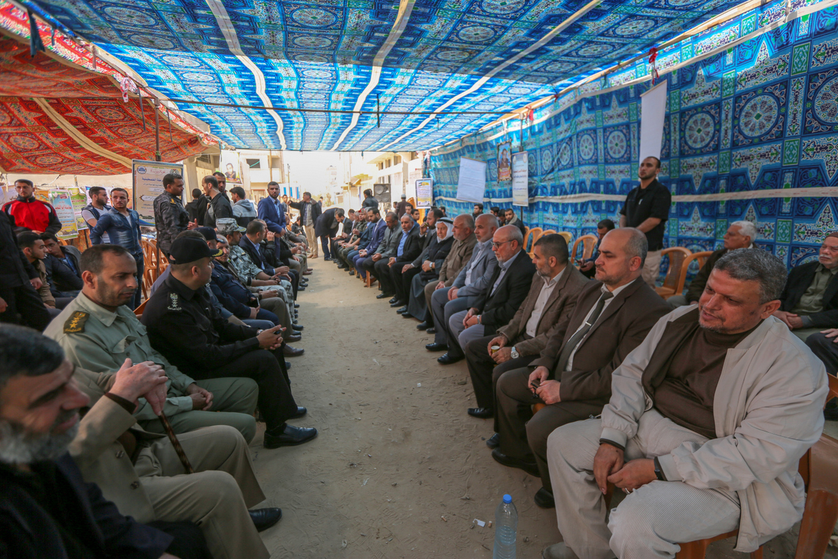 قيادة الداخلية تُقدم واجب العزاء لذوي شهداء مسيرة العودة