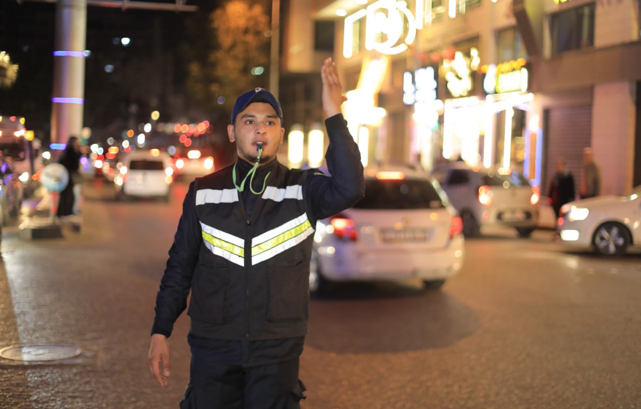 أجواء غزة عشية عيد الفطر السعيد وانتشار أجهزة الداخلية لتسهيل حركة المواطنين وتهيئة الأجواء الملائمة