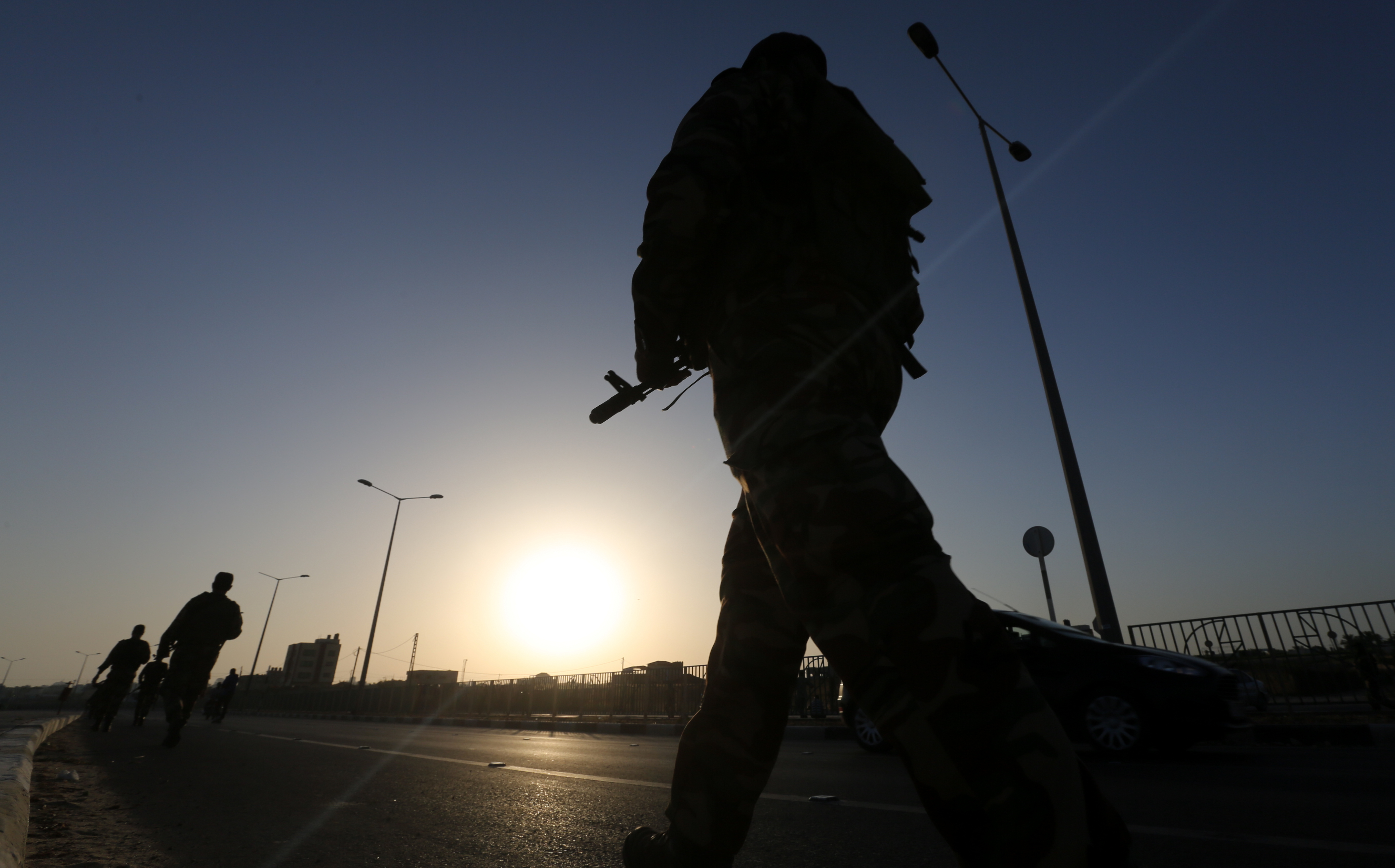 تخييم مغلق لدورتي قادة السرايا وتأهيل الضباط  بالأمن الوطني