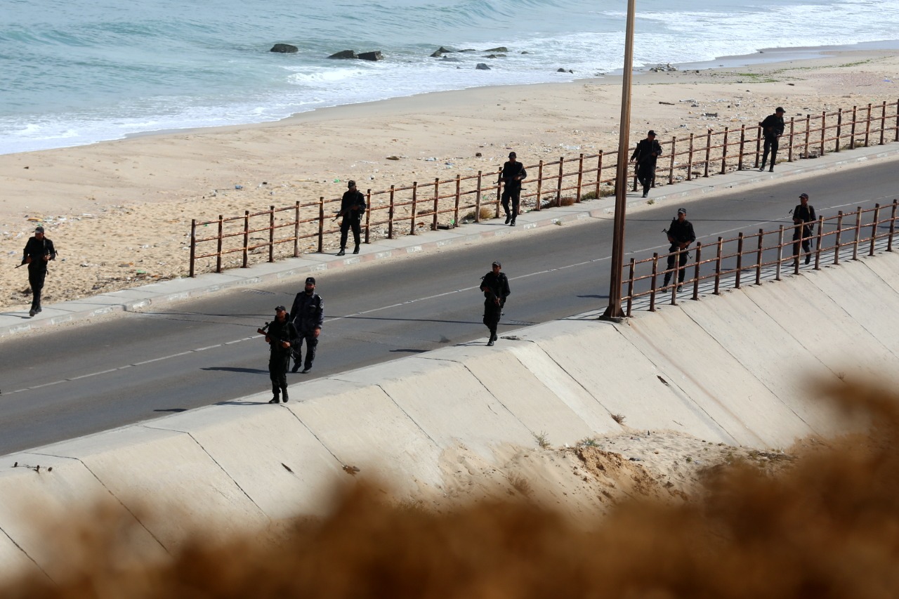 مديرية التدريب تُنظم مسيراً عسكرياً للدفعة الأولى من الدورة التأسيسية الثانية