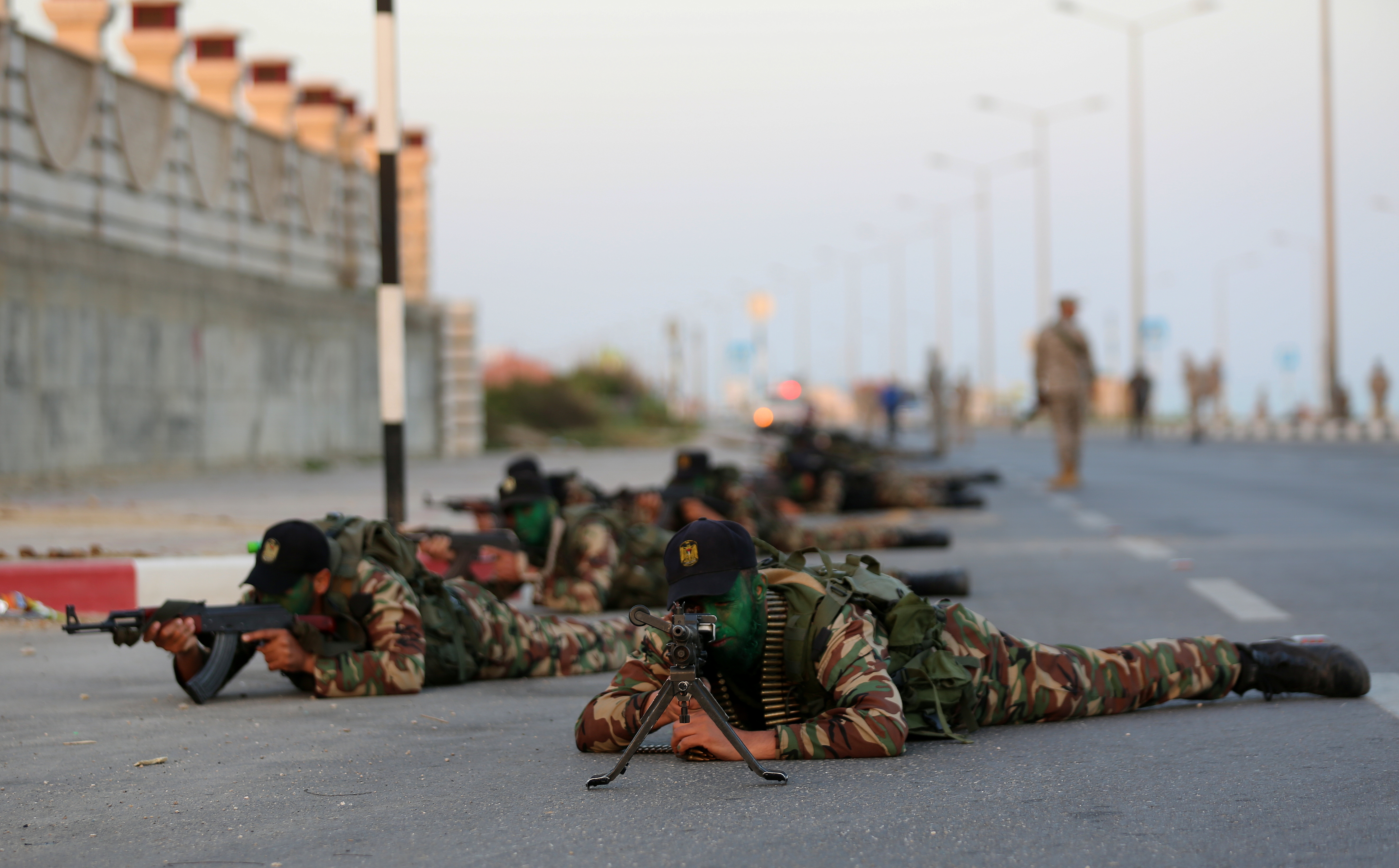 تخييم مغلق لدورتي قادة السرايا وتأهيل الضباط  بالأمن الوطني