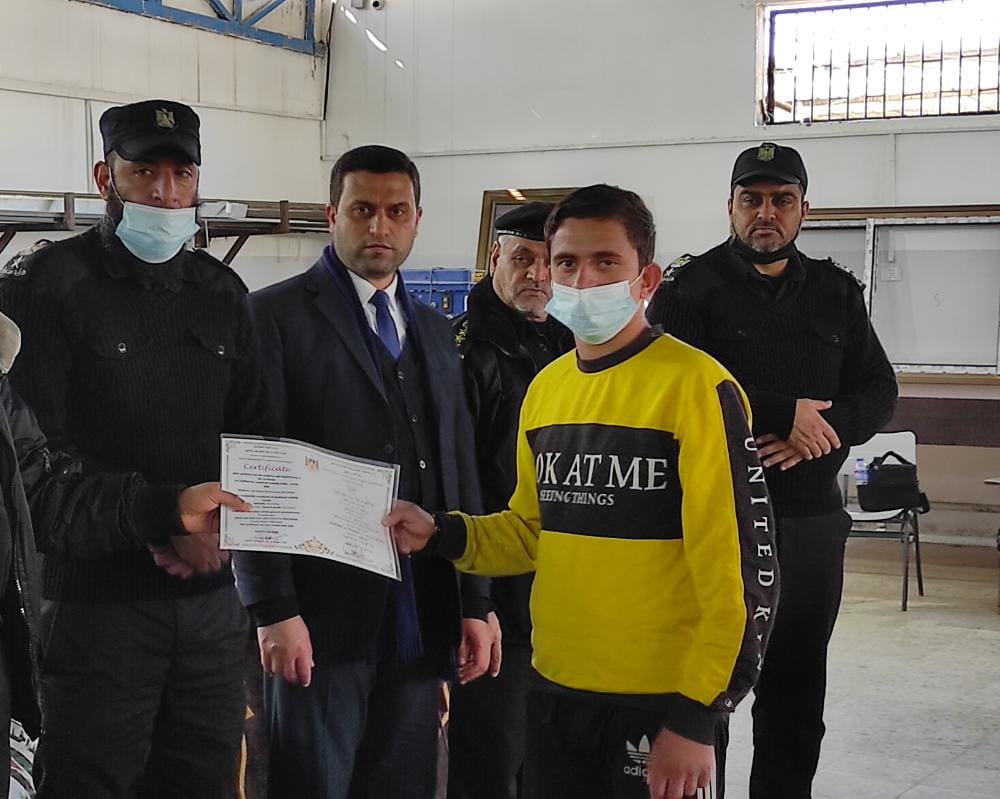 "الإصلاح والتأهيل" تُخرّج دورة "الحرف التأهيلية الثالثة" للنزلاء بخانيونس