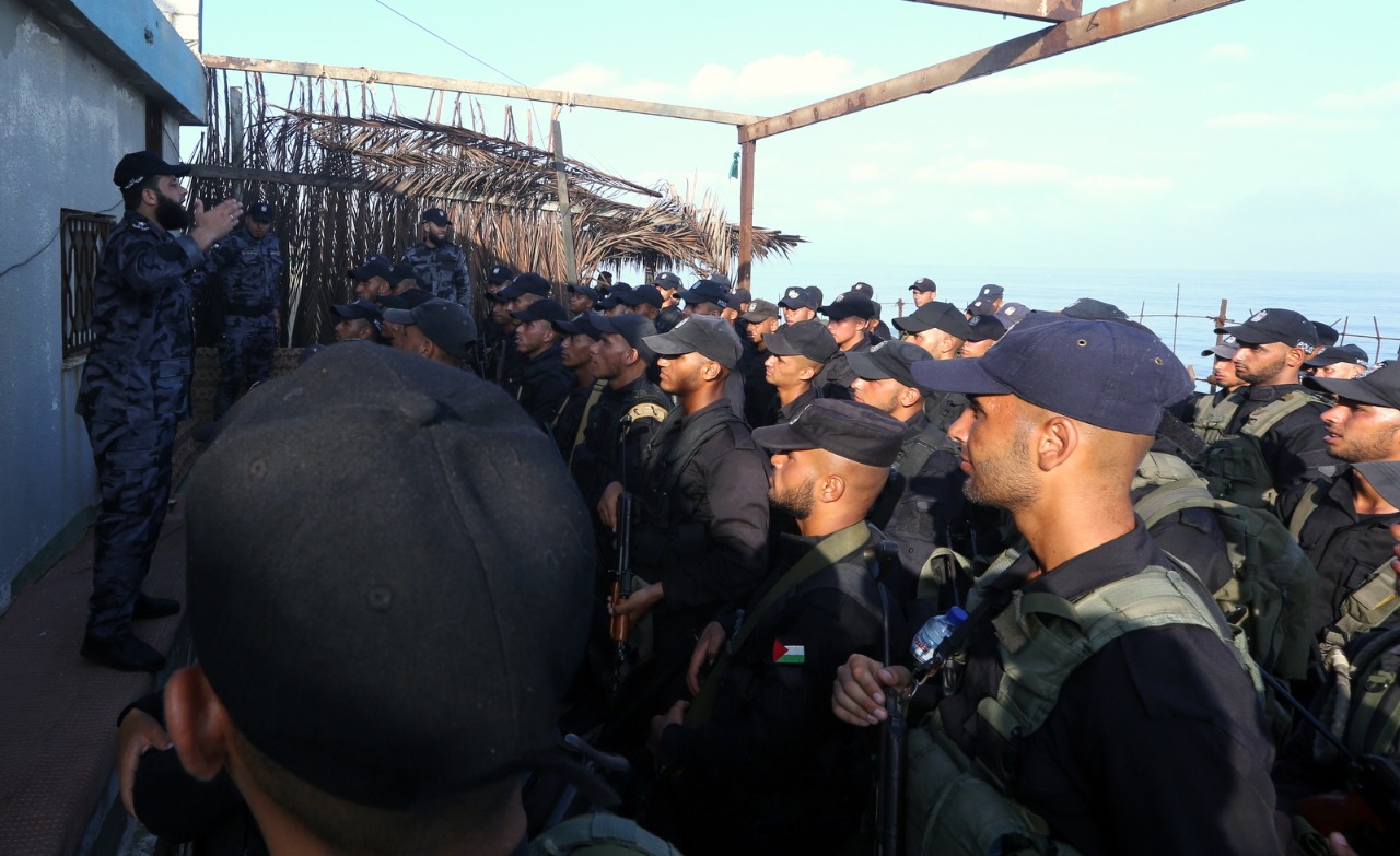 مديرية التدريب تُنظم مسيراً عسكرياً للدفعة الأولى من الدورة التأسيسية الثانية