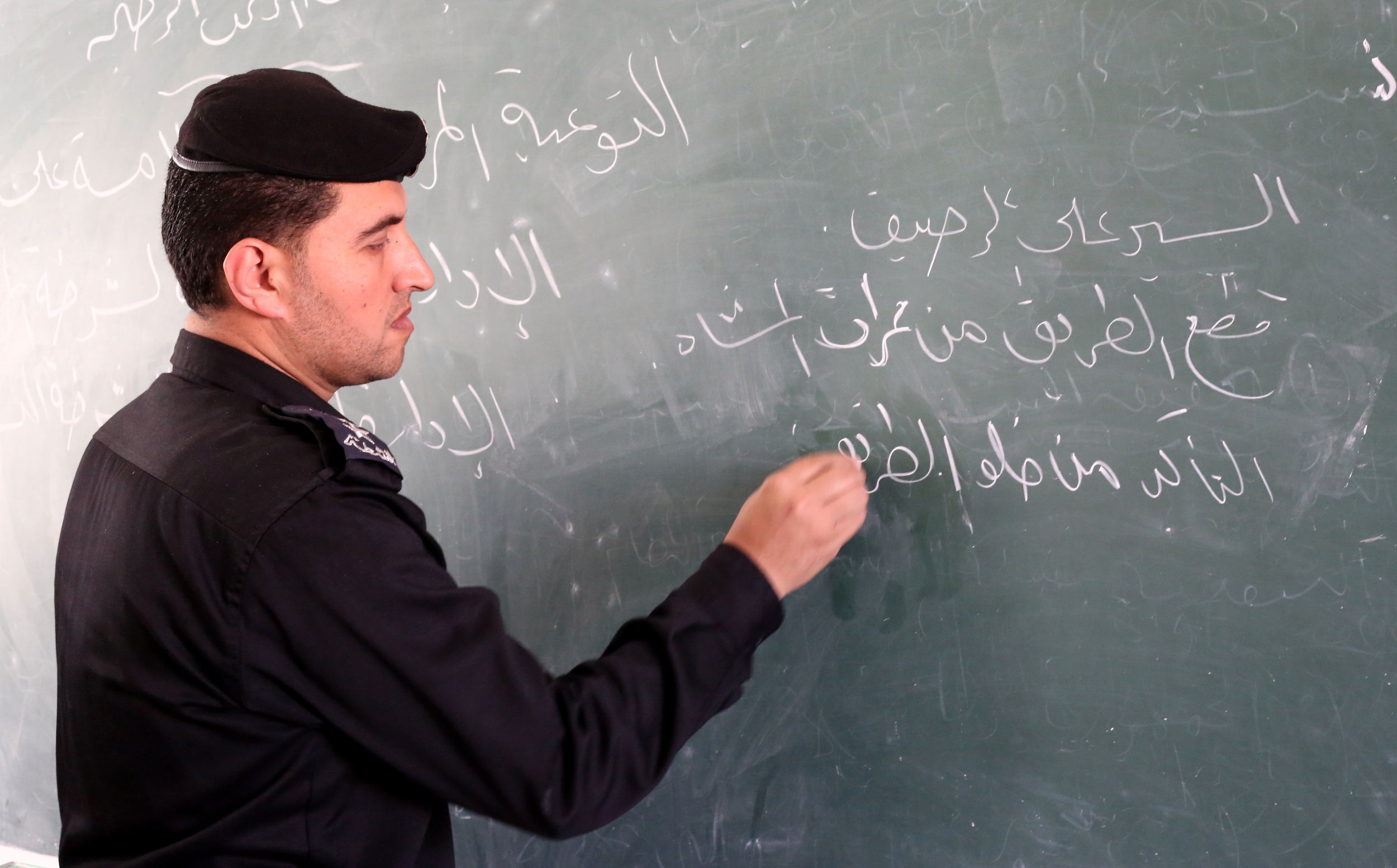 المرور والشرطة النسائية تُطلقان حملة توعوية لطالبات المدارس الثانوية