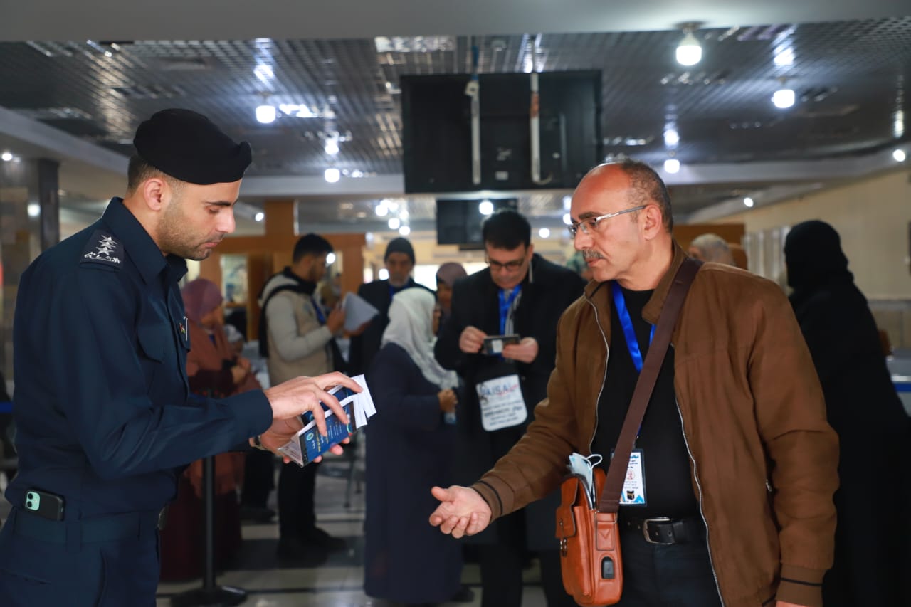 أطقم "المعابر" تُسهل مغادرة الفوج السابع من المعتمرين