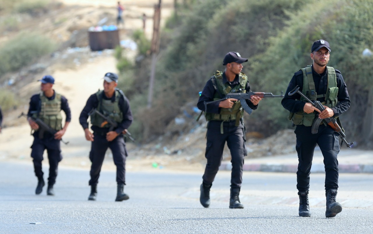 مديرية التدريب تُنظم مسيراً عسكرياً للدفعة الأولى من الدورة التأسيسية الثانية