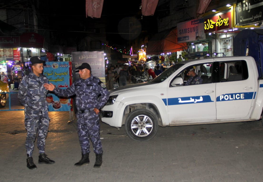 صور من انتشار الأجهزة والإدارات الشرطية لتيسير وتأمين حركة المواطنين عشية عيد الأضحى المبارك