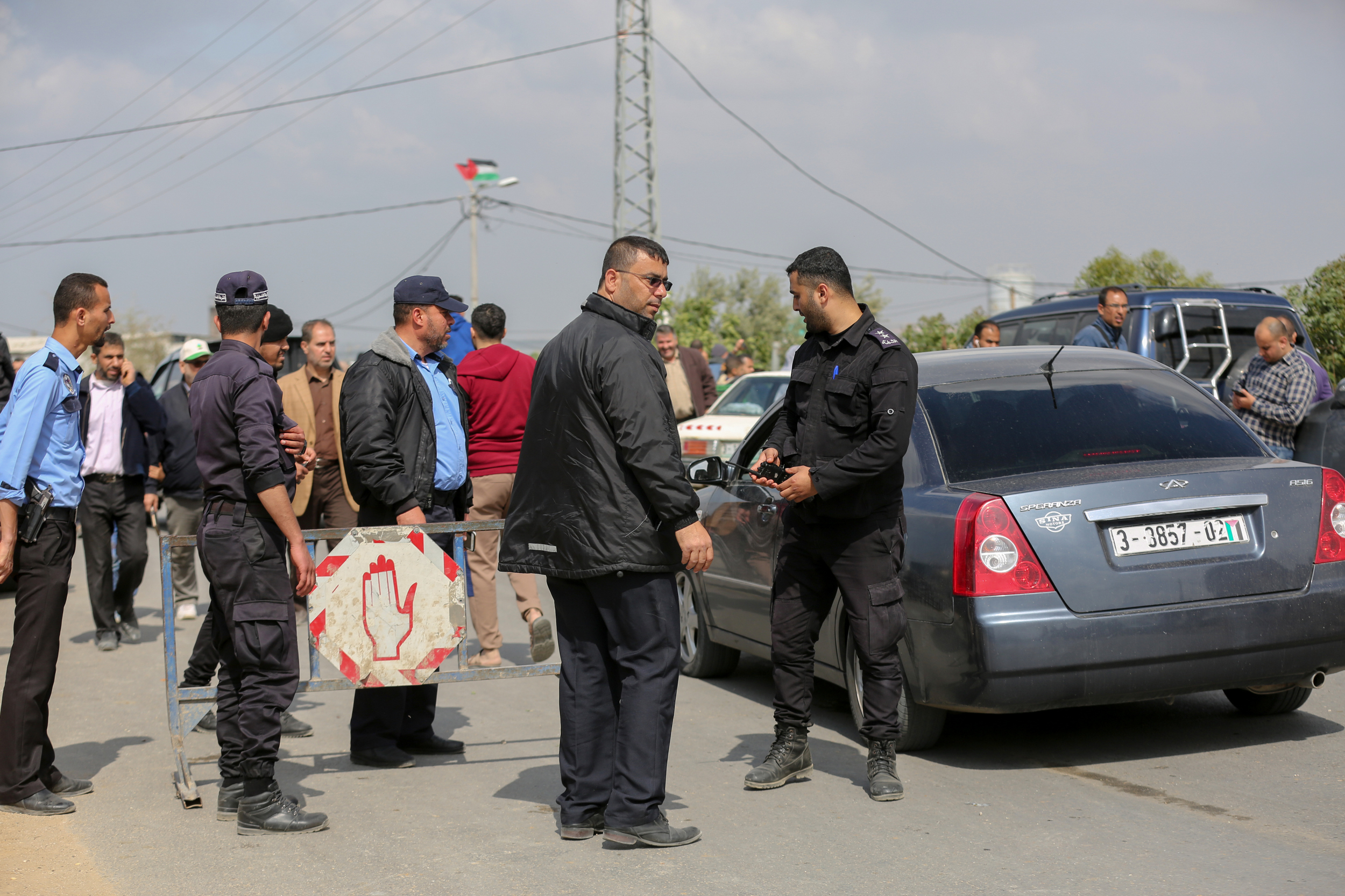 وزارة الداخلية تؤمن وتسهل حركة الجماهير في مسيرات العودة	