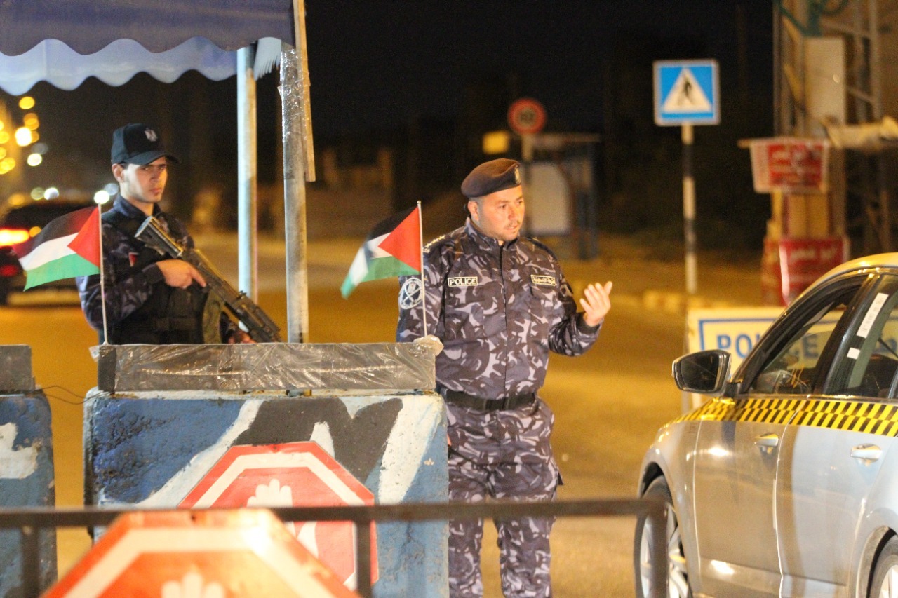 صور.. يوم رمضاني على حاجز شرطي (موقع الشهيد علاء القدرة) شرق محافظة خانيونس