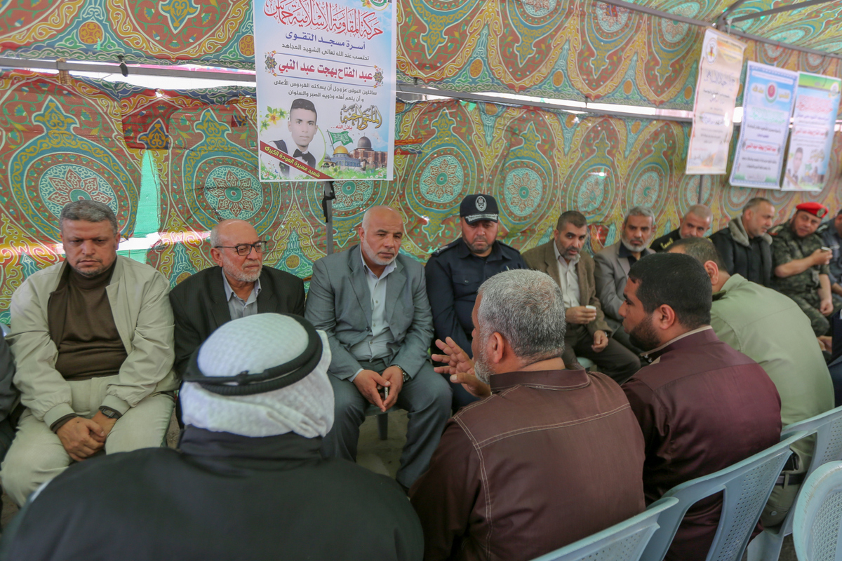 قيادة الداخلية تُقدم واجب العزاء لذوي شهداء مسيرة العودة