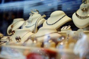 مباحث الذهب تكشف قضية سرقة مصاغ ذهبي بقيمة "17" ألف دينار أردني