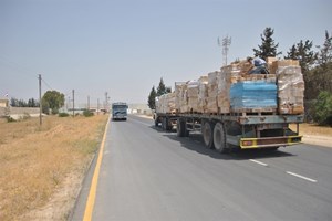 إدخال "360" شاحنة الاثنين عبر معبر "كرم أبو سالم"