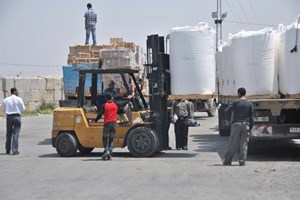 إدخال"300" شاحنة الأربعاء عبر كرم أبو سالم