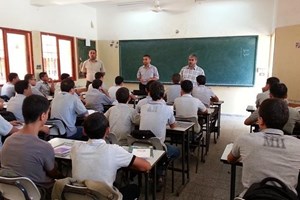 محاضرات توعوية في "الأمن والسلامة" لـ 300 طالب